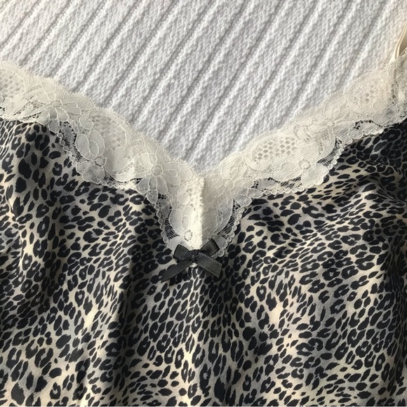 Victoria's Secret Lingerie Satin Slip Lace aplique Leopard print S NWT - Picture 7 of 9